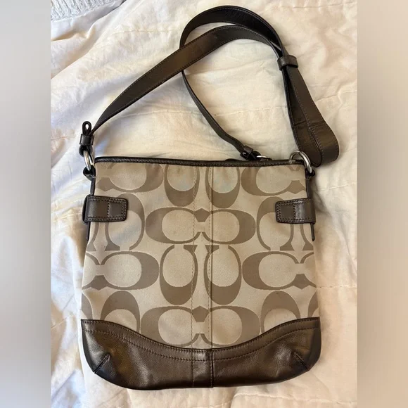 Vintage Coach Signature Crossbody Shoulder Bag in Khaki/Brown - Picture 3 of 11